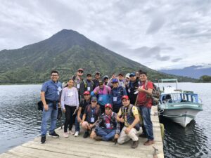 estudiantes en práctica de lago atitlán gente buena